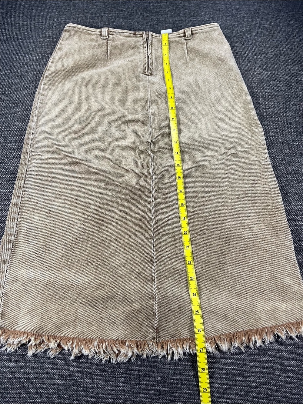 Ellemenno Frayed-Hem Midi Skirt in Tan - Picture 2 of 5